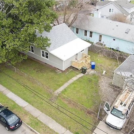 Beach Bungalow - 1 Block To Beach - Pets Welcome! نورفولك المظهر الخارجي الصورة