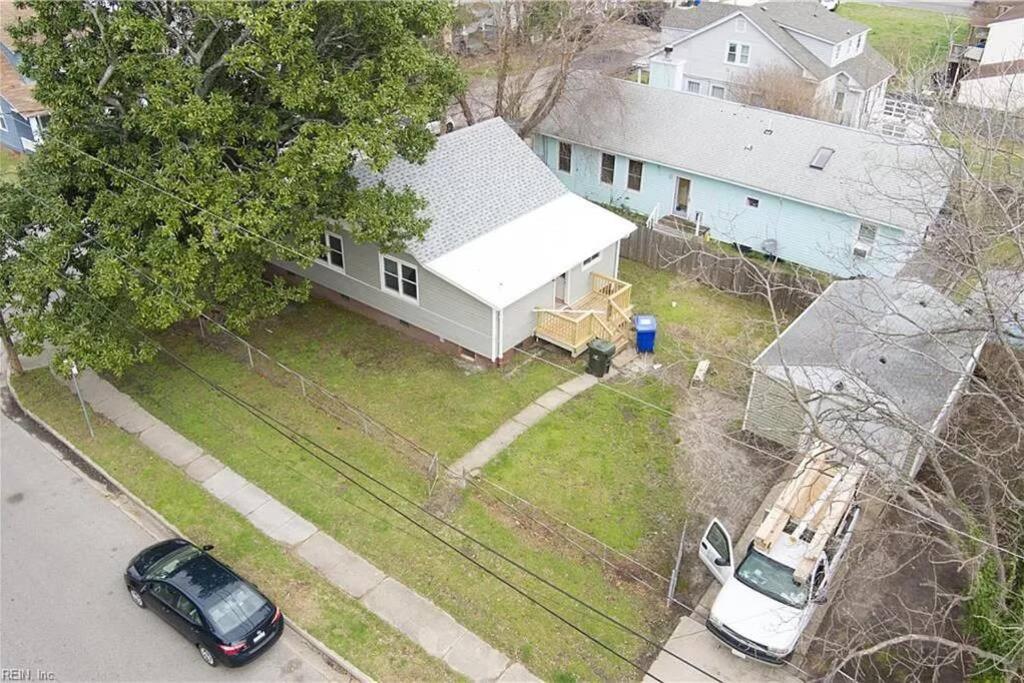 Beach Bungalow - 1 Block To Beach - Pets Welcome! نورفولك المظهر الخارجي الصورة