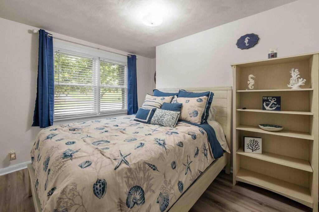 Beach Bungalow - 1 Block To Beach - Pets Welcome! نورفولك المظهر الخارجي الصورة