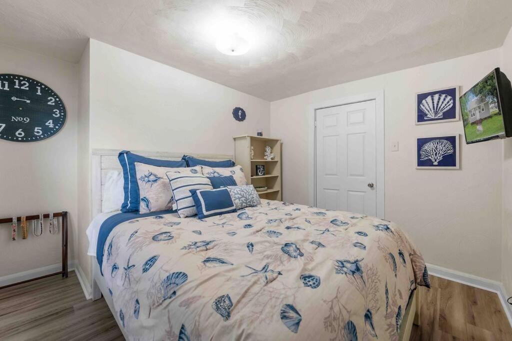 Beach Bungalow - 1 Block To Beach - Pets Welcome! نورفولك المظهر الخارجي الصورة